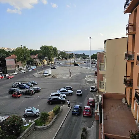 Appartamento Prestigioso, Ristrutturato, 3 Balconi * ريجّو دي كالابريا