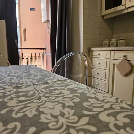 شقة Appartamento Prestigioso, Ristrutturato, 3 Balconi *