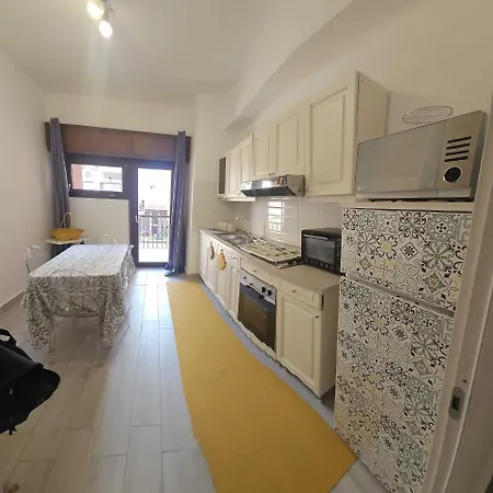 Prestigioso, Ristrutturato, 3 Balconi Apartment